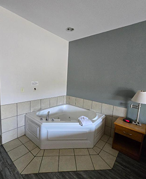 Suite with Hot Tub at Whitesboro Inn & Suites